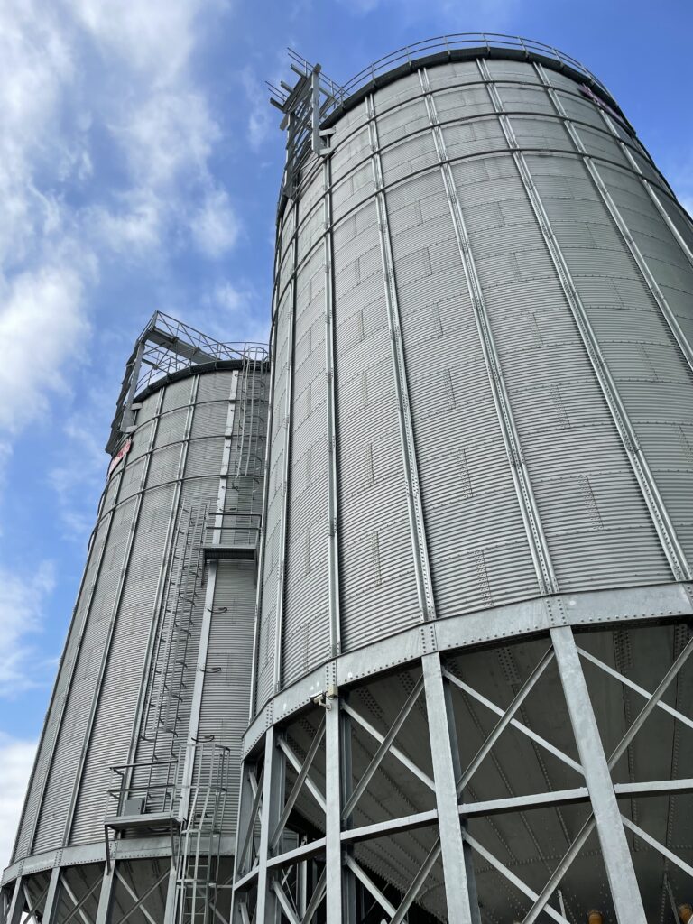 Cone bottom - stiffened silo